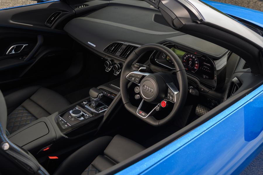 Интерьер Audi R8 Spyder V10 2016 года  (UK) (фото 29 из 40)